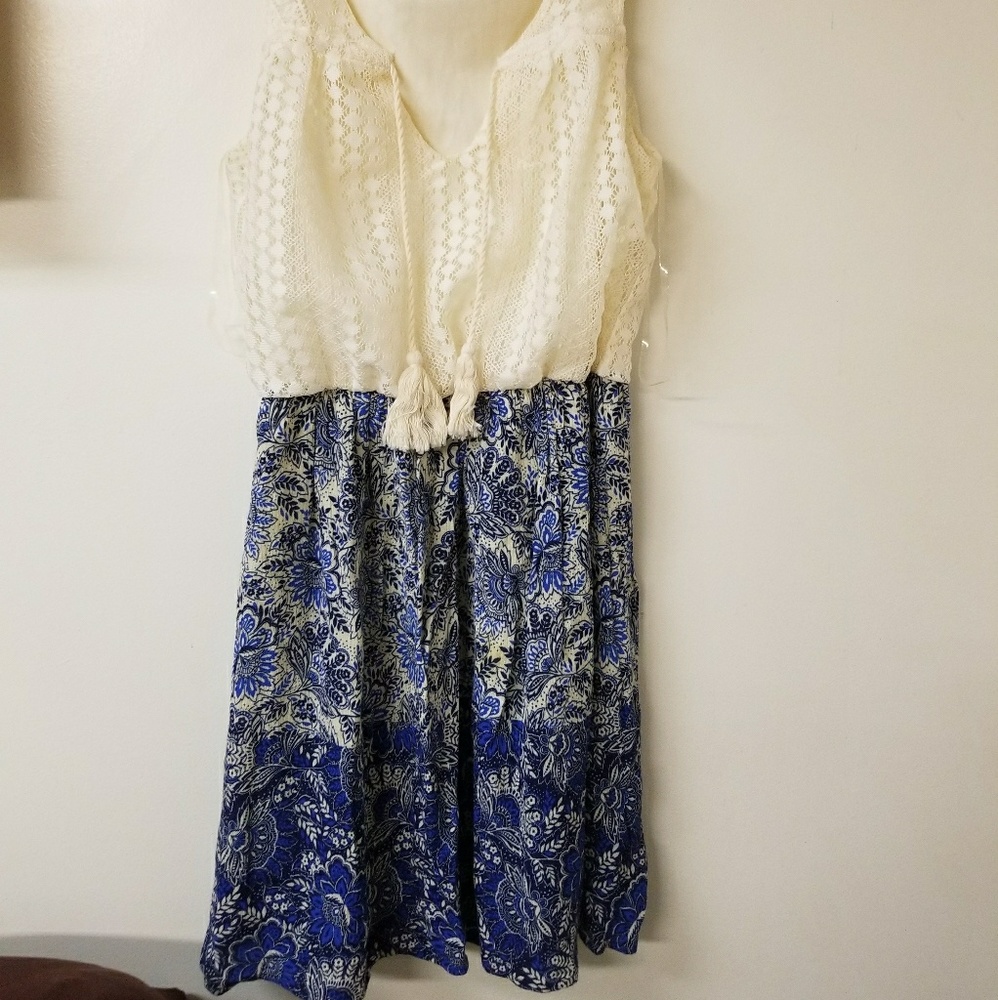 Dress - Picture 5 of 5